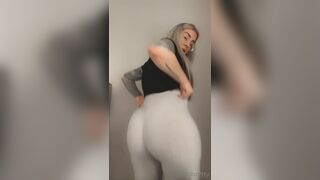 Jenbretty Sexy Babe Twerking Her Massive Ass While Wearing Tights Video