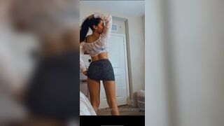 Naomi Ross Lifts Her Mini Skirt To Show Curvy Phat Ass Onlyfans Video