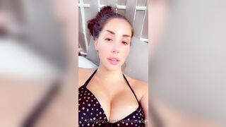 Naomi Ross Outdoor Showing Her Cleavage While Singing Onlyfans Video