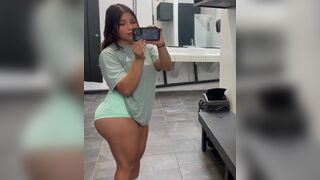 Sexy Babe Shows Her Beautiful Massive Ass After Workout Video