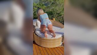 Danicoelhinhaa Blonde Chick Exposed Her Ass While Bends Over on Chair Video