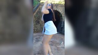 Josimoderninha Exposed Her Ass Cheeks While Doing Tiktok Dance Video