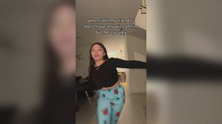 Teen Babe Exposed Her Booty and Curvy Figure While Doing Tiktok Video