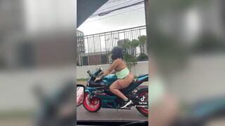 Miaumiaucaralho Exposed Her Big Ass While Rides a BIke Video