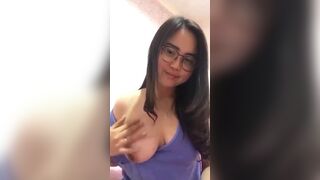 Inayah Amateur Asian Teasing Her Nipples Video