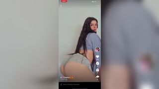 Sophia Cute Girl Twerking Her Big Booty on Cam Video