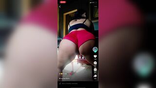 Naughty Chick Twerking Her Booty While Wearing Gym Pants Video