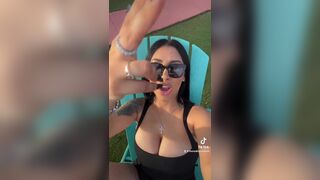 Amazing Tiktoker Exposed her big Tits While Doing Tiktok Video