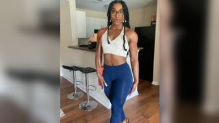 Kiara Phillips Ebony Shows Her Figure While Wearing Tight Jean Video