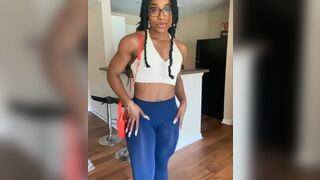 Kiara Phillips Ebony Shows Her Figure While Wearing Tight Jean Video