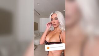 Gorgeous HD Kim Kardashian Flashes Her Naked Tit 6 Pics  Video