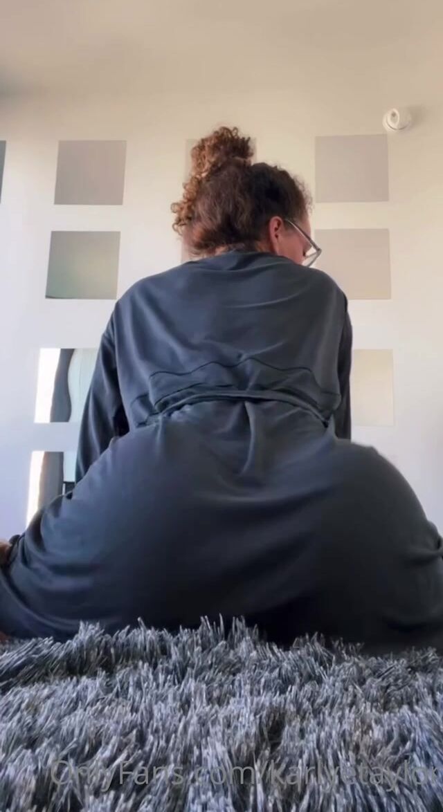 Karlyetaylor Hottie Teasing Her Fans With Twerking Big Ass Onlyfans Video Viralpornhub Com