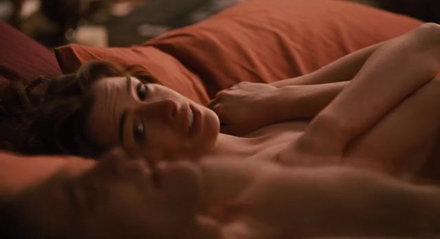 Sexy Anne Hathaway nude â€“ Love and Other Drugs (2010)