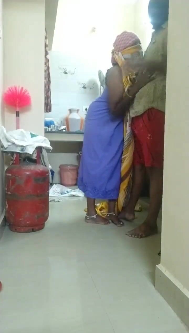 Neighbor man kissed with Kannada aunty wearing only petticoat Indian Video
