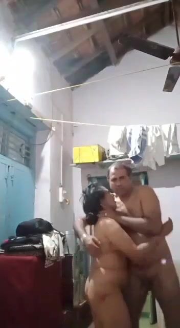 Saxy Video Hot And Ange Ante - Colorful bald teacher and sexy desi aunty porn video Indian Video